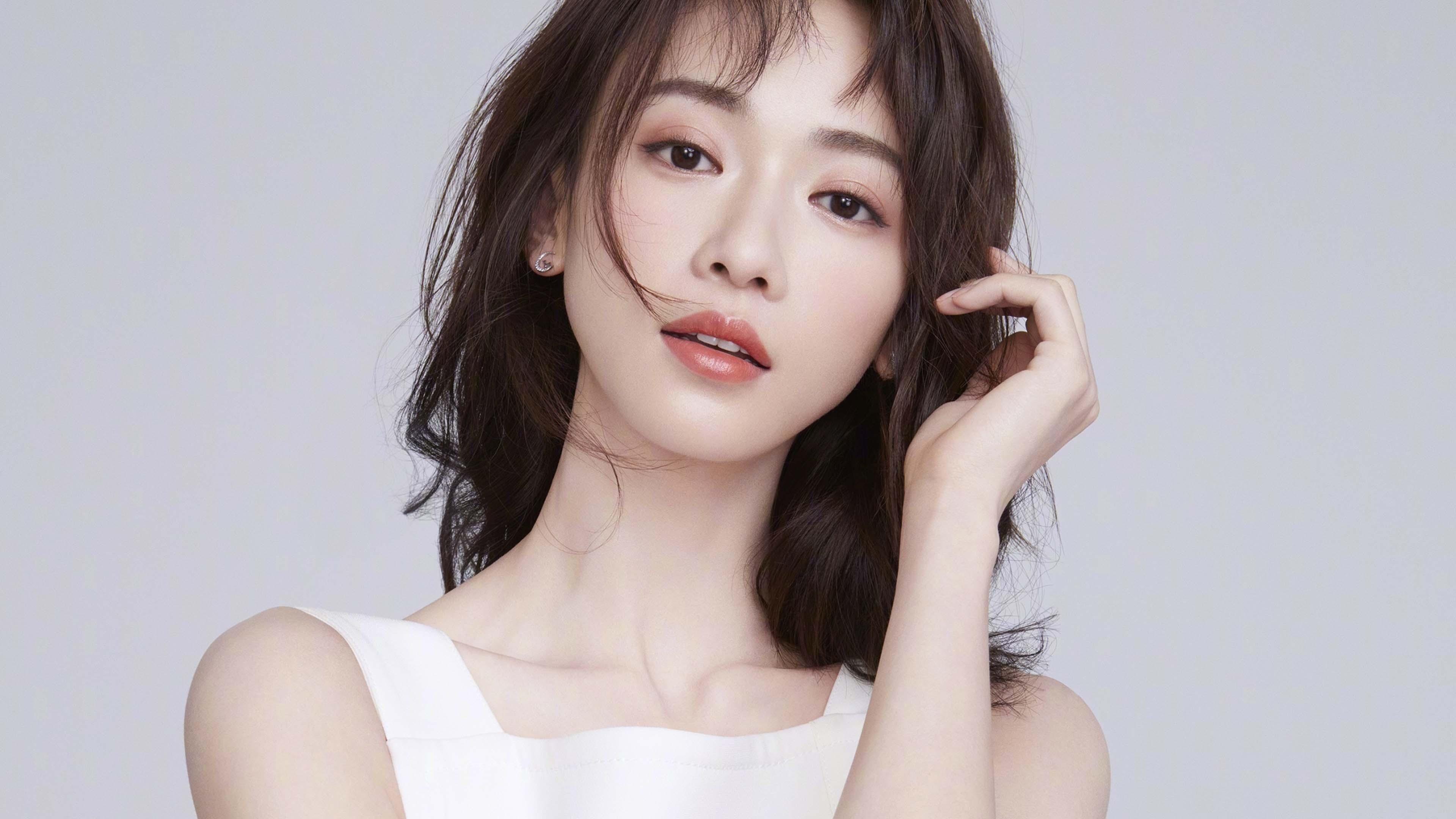 -_极地冰湖冰泳比赛：冰封世界的速度较量_，极地冰主要在哪里