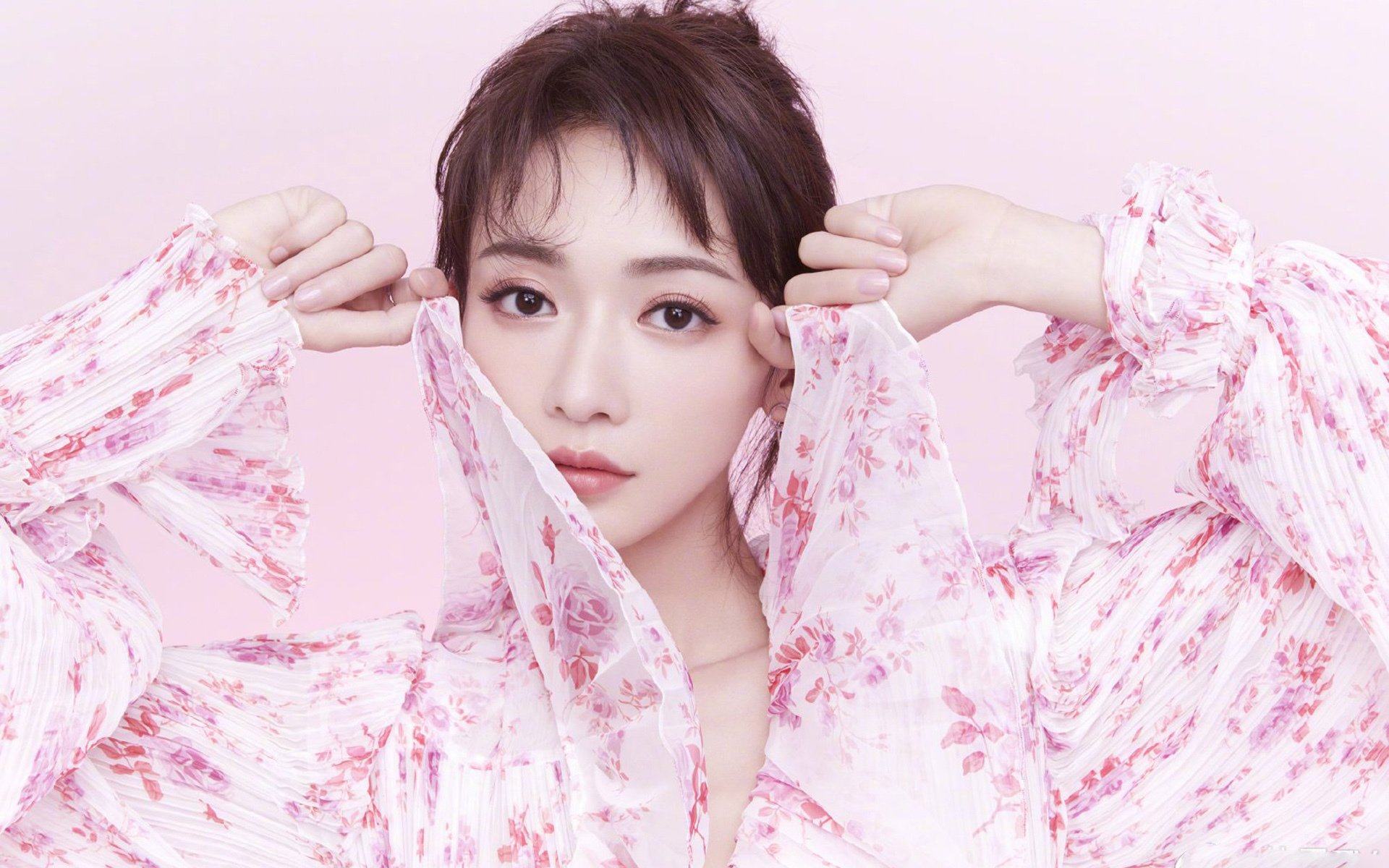 爱游戏-拜仁5-0奥格斯堡，莱万帽子戏法，德甲_拜仁6-0大胜夺冠莱万戴帽