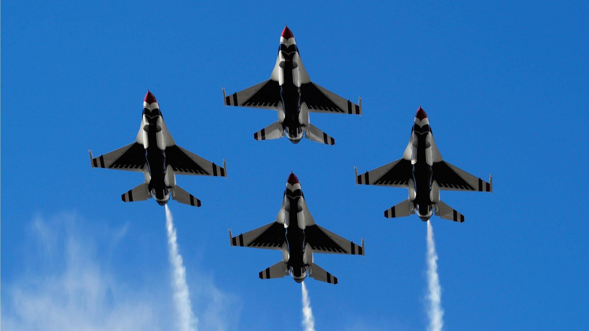 AYX官网-比利亚雷亚尔主场0-2不敌皇家马德里，遭遇失利，比利亚雷亚尔比分